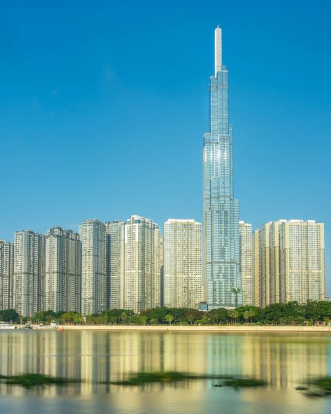 Toà nhà Landmark 81 bên bờ sông Sài Gòn, TP. Hồ Chí Minh